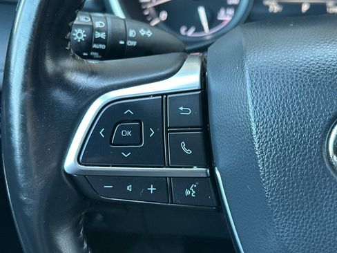 Used 2020 Toyota Highlander XLE AWD/4WD image 28