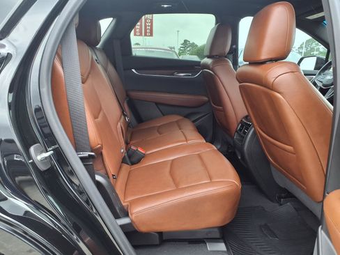 Used 2022 Cadillac XT5 Premium Luxury w/ Technology Package FWD image 9