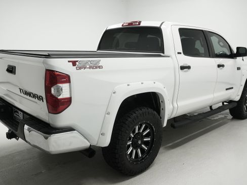 Used 2018 Toyota Tundra SR5 w/ SR5 Upgrade Package AWD/4WD image 3