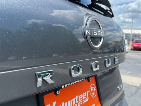 Used 2022 Nissan Rogue SV FWD image 9