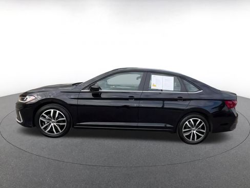 Used 2025 Volkswagen Jetta SE image 10