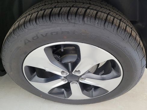 Used 2019 Jeep Compass Latitude w/ Popular Equipment Group FWD image 31
