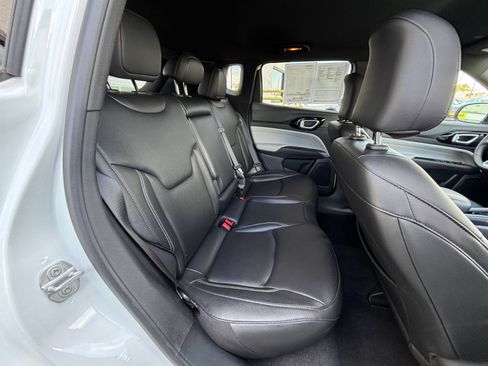 Used 2025 Jeep Compass Limited AWD/4WD image 40
