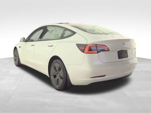 Used 2023 Tesla Model 3 Standard Range image 5