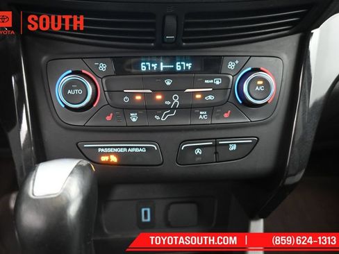 Used 2017 Ford Escape SE w/ Equipment Group 201A AWD/4WD image 18
