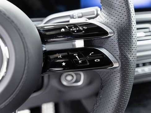 Certified 2025 Mercedes-Benz GLE 450e 4MATIC w/ AMG Line Interior image 12