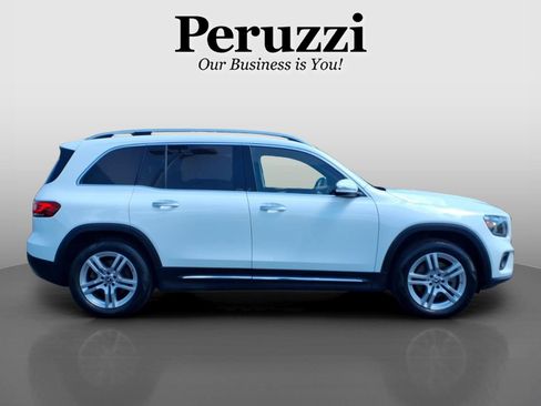 Used 2021 Mercedes-Benz GLB 250 4MATIC image 2