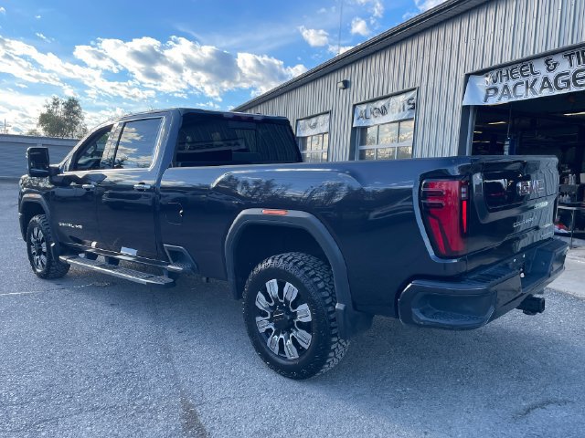 Used 2024 GMC Sierra 2500 Denali w/ Denali Reserve Package AWD/4WD image 5