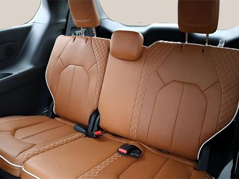 New 2026 Chrysler Pacifica Pinnacle image 17