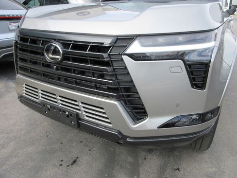 Used 2026 Lexus GX 550 w/ Cold Area Package image 15