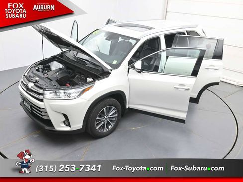 Used 2019 Toyota Highlander XLE AWD/4WD image 42