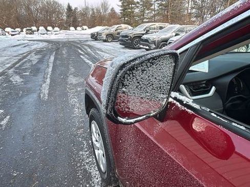 Used 2024 Toyota RAV4 LE image 39