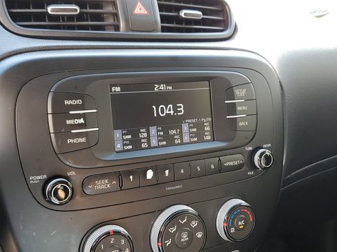 Used 2017 Kia Soul Base image 27