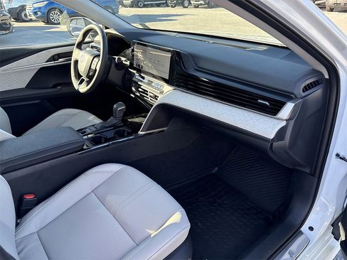 Used 2025 Toyota Camry XLE image 24