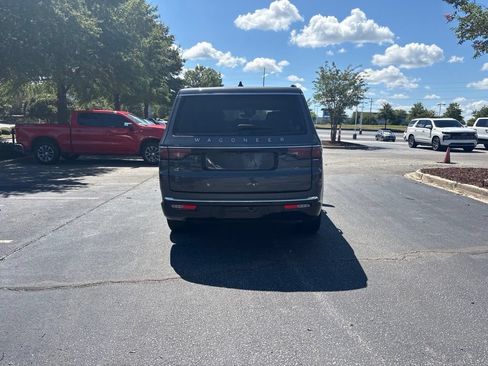 Used 2025 Jeep Wagoneer Series II AWD/4WD image 4