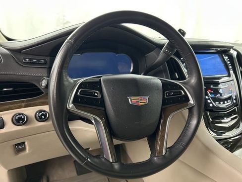 Used 2020 Cadillac Escalade Premium Luxury image 8