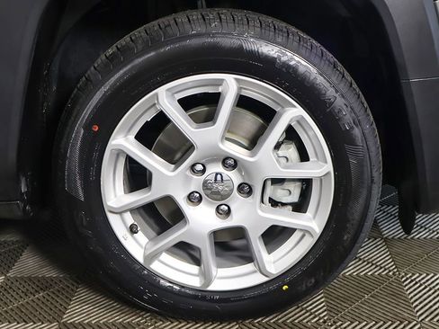 Used 2021 Jeep Renegade Latitude w/ Convenience Group FWD image 20