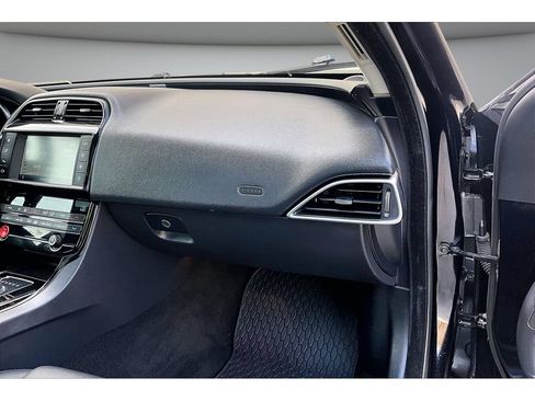 Used 2018 Jaguar XE Premium AWD/4WD image 49