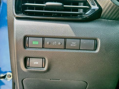 Used 2024 Nissan Sentra SR w/ SR Premium Package FWD image 20