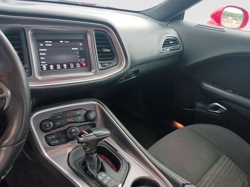 Used 2019 Dodge Challenger R/T RWD image 7