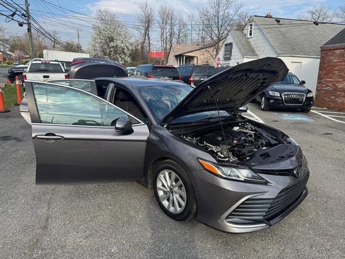 Used 2022 Toyota Camry LE image 4