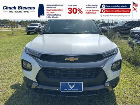 Used 2021 Chevrolet TrailBlazer ACTIV w/ Technology Package FWD image 3