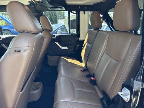 Used 2014 Jeep Wrangler Unlimited Sahara w/ Dual Top Group AWD/4WD image 23