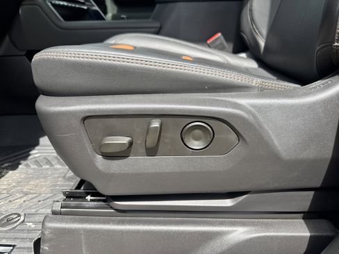 Used 2025 GMC Sierra 2500 AT4 w/ AT4 Premium Plus Package image 8