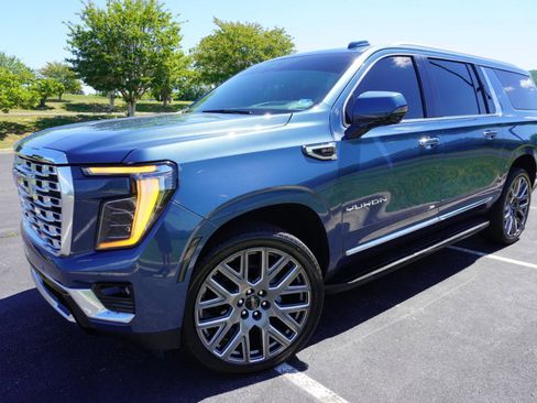 Used 2026 GMC Yukon XL Elevation w/ Elevation Premium Package AWD/4WD image 6