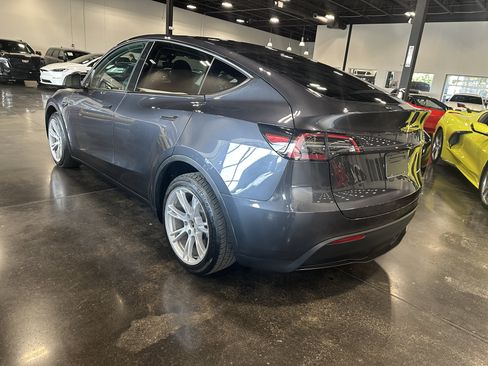 Used 2024 Tesla Model Y Long Range AWD/4WD image 2