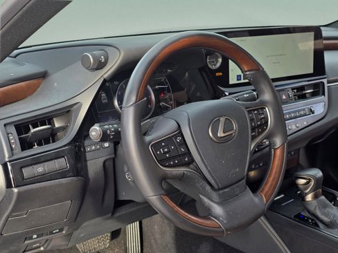 Used 2024 Lexus ES 350 w/ Luxury Package image 8