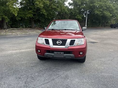Used 2020 Nissan Frontier SV AWD/4WD image 2