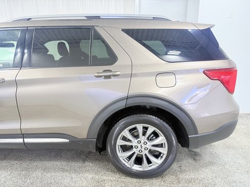 Used 2021 Ford Explorer Limited w/ Equipment Group 301A image 5
