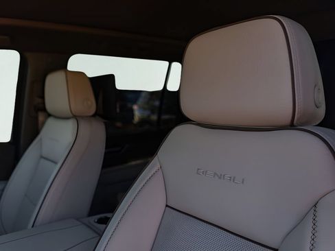 New 2026 GMC Yukon XL Denali w/ Denali Reserve Package AWD/4WD image 9