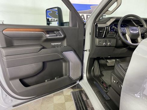 Used 2025 GMC Sierra 1500 Denali w/ Denali Reserve Package AWD/4WD image 29
