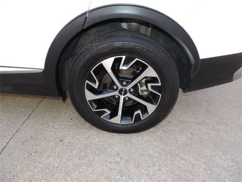 Used 2023 Kia Sportage EX image 9