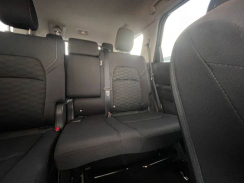 Used 2025 Nissan Pathfinder SV FWD image 40
