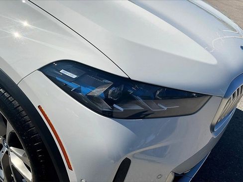 Used 2025 BMW X5 xDrive50e image 12