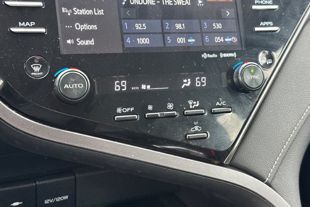 Used 2019 Toyota Camry XSE FWD image 24