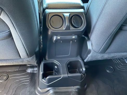 Used 2022 Jeep Wrangler Unlimited Sport AWD/4WD image 33