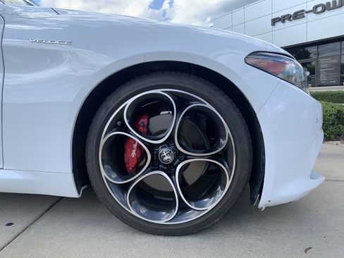 Used 2022 Alfa Romeo Giulia Veloce RWD image 13