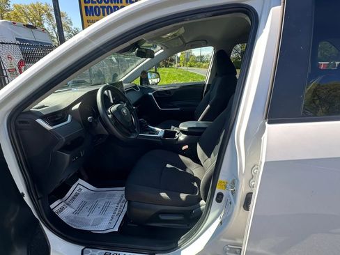 Used 2023 Toyota RAV4 LE AWD/4WD image 18