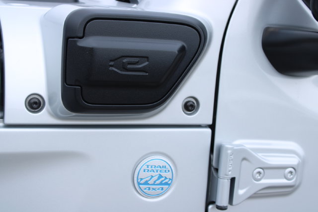 Used 2024 Jeep Wrangler Unlimited Sahara AWD/4WD image 8