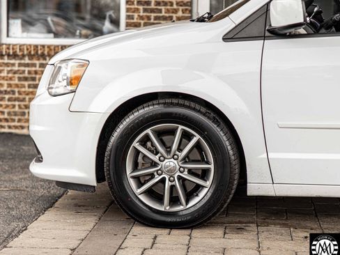 Used 2016 Dodge Grand Caravan SE image 24