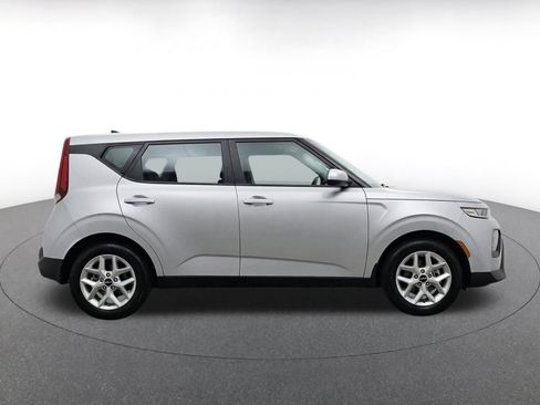 Used 2025 Kia Soul LX w/ LX Technology Package FWD image 8