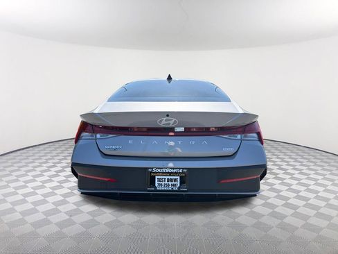 Used 2025 Hyundai Elantra Hybrid w/ Cargo Package FWD image 6