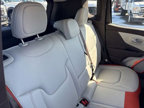 Used 2015 Jeep Renegade Limited image 37