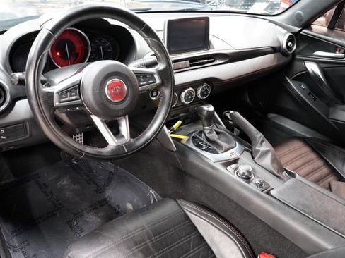 Used 2018 FIAT 124 Spider Abarth w/ Convenience Group RWD image 9