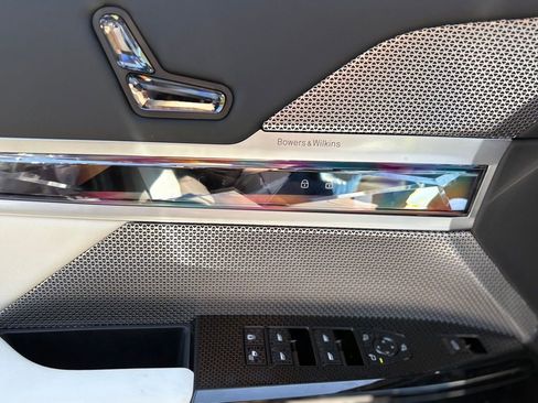 Used 2025 BMW 760i xDrive w/ Luxury Rear Seating Package image 17