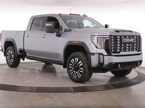 Used 2024 GMC Sierra 2500 Denali Ultimate AWD/4WD image 2